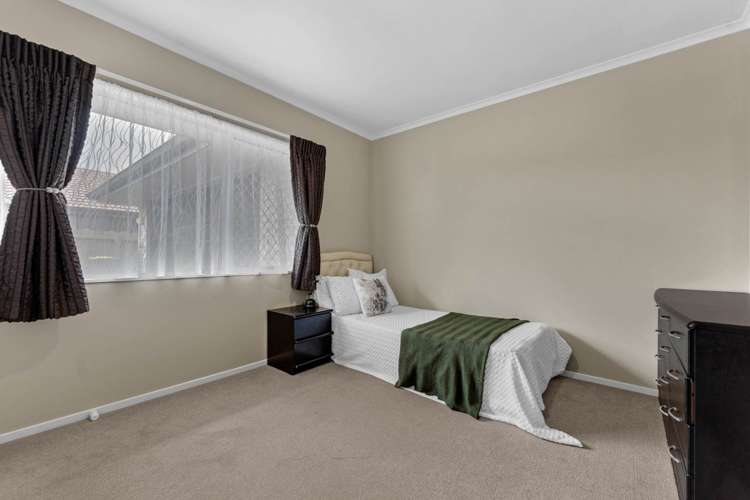 8 Headcorn Place Botany Downs_18