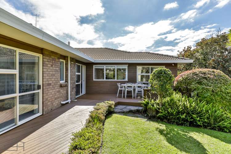 10 Woodfern Crescent Titirangi_23