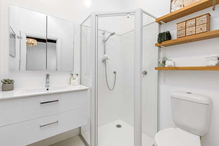 83 Golf Road New Lynn_17