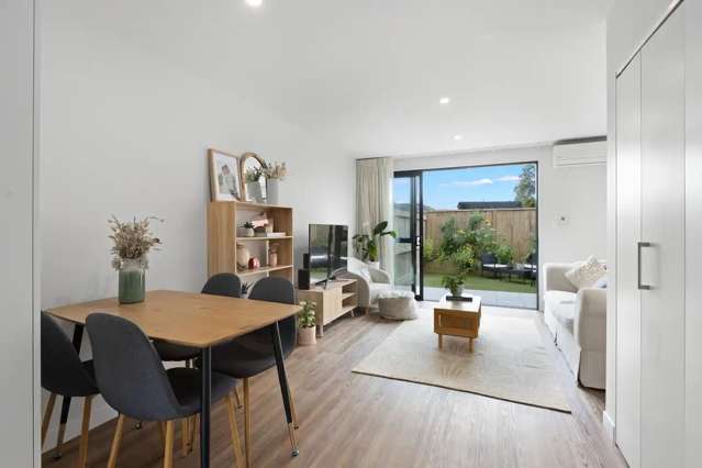 32B Coral Crescent Panmure_1