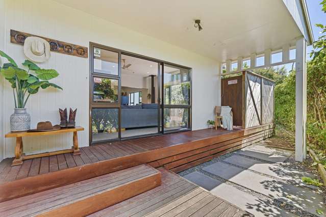 4 BEDROOM CHARMING CHARACTER HOME - GREAT LOCATION!