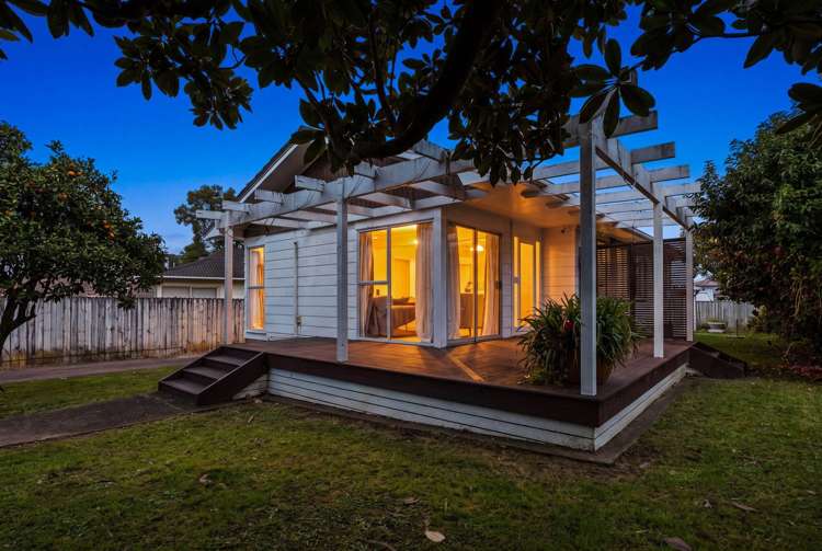 22 Rowandale Avenue_0