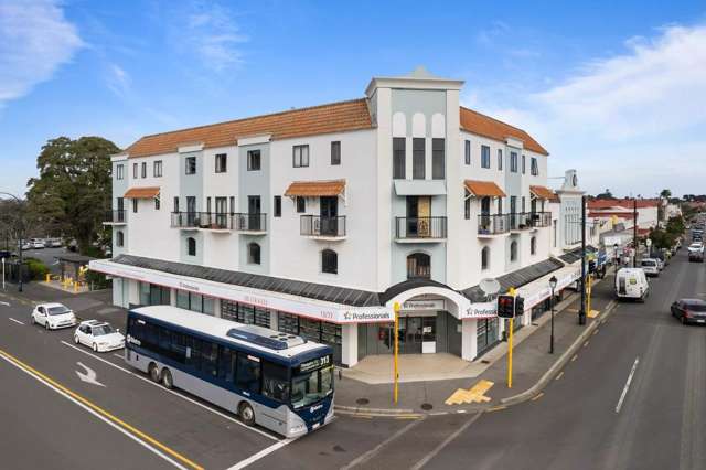 Home in the heart of Old Papatoetoe. Must Sell!