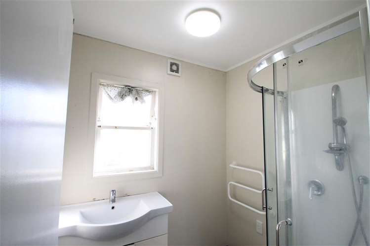 13 Beach Road Te Atatu Peninsula_10