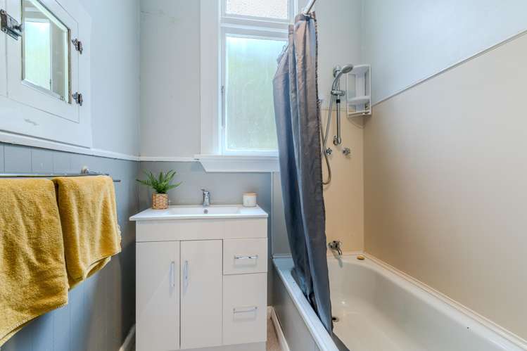 12 Sidey Street Calton Hill_16