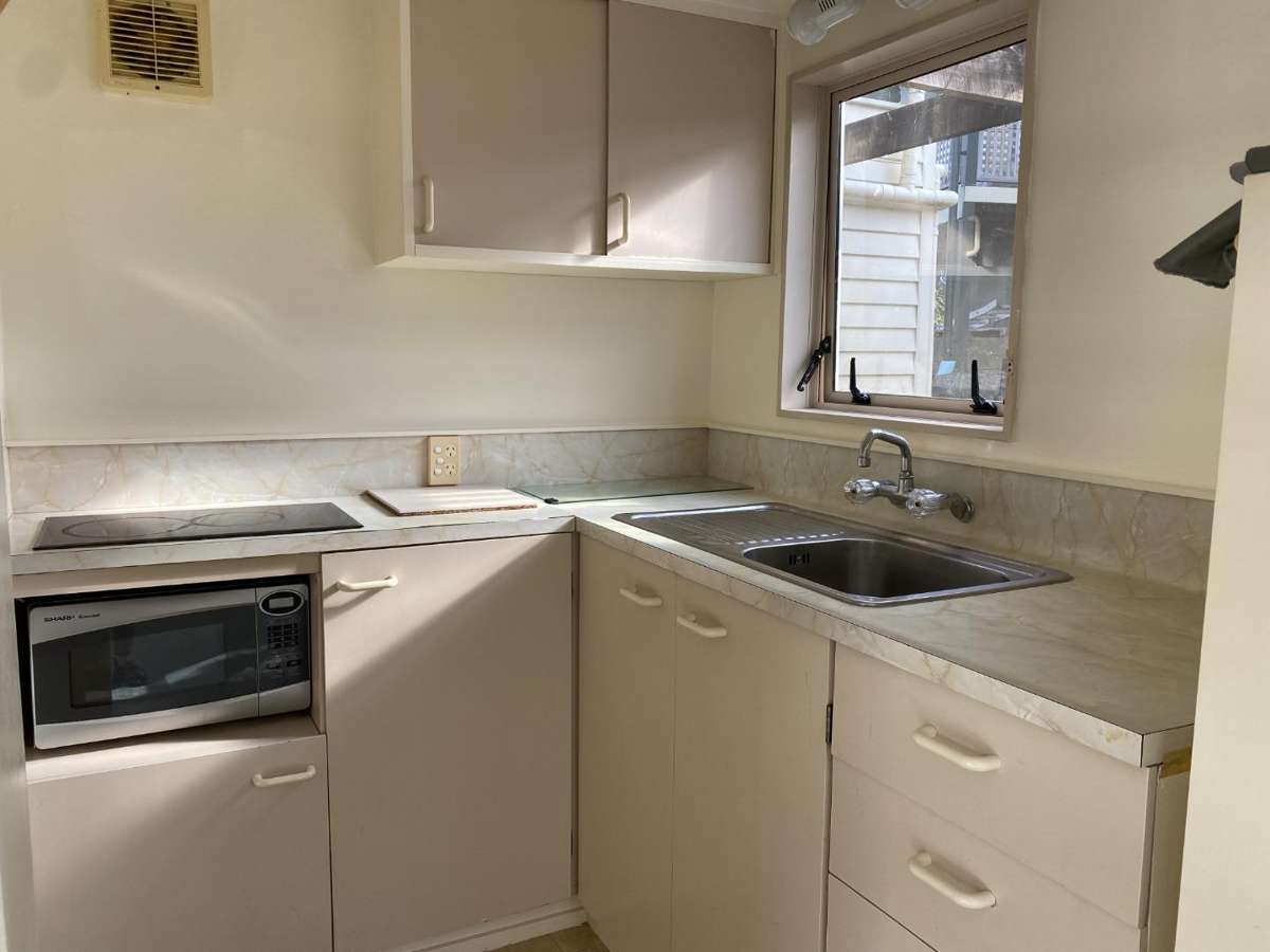 A comfortable one bedroom house. 5