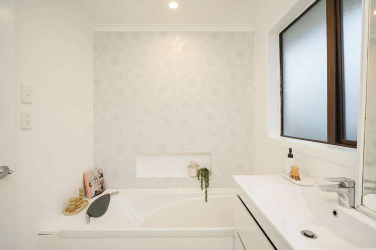 86 Edinburgh Crescent Waikiwi_12