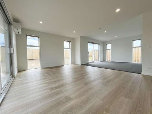 18 Harlequin Drive 11103_4