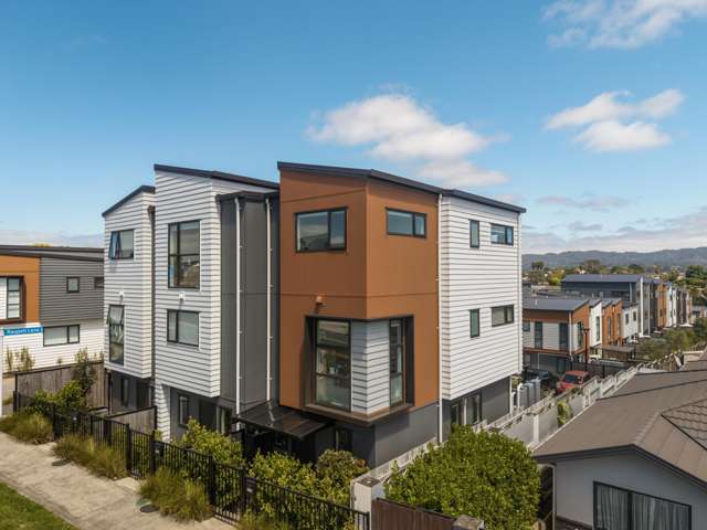 Modern Freehold Living in the Heart of Henderson