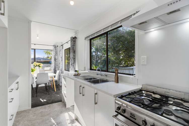 2/128a Bruce Mclaren Road Henderson_6