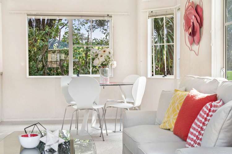 15 Riverview Road New Lynn_13