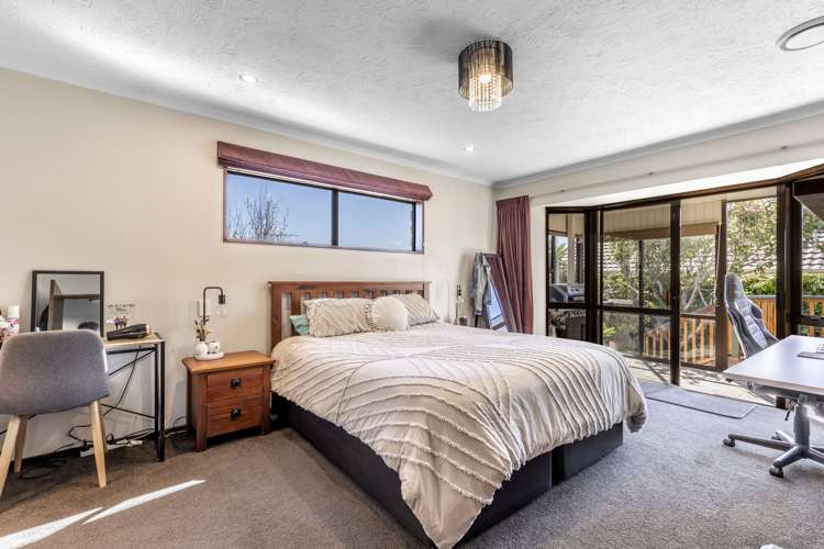 720 Queens Drive Waikiwi_8