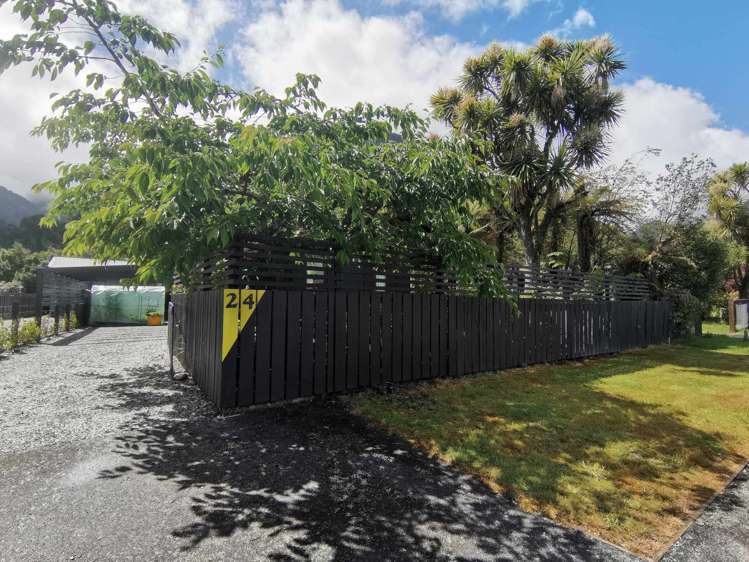 24 Cron Street Franz Josef Glacier_16