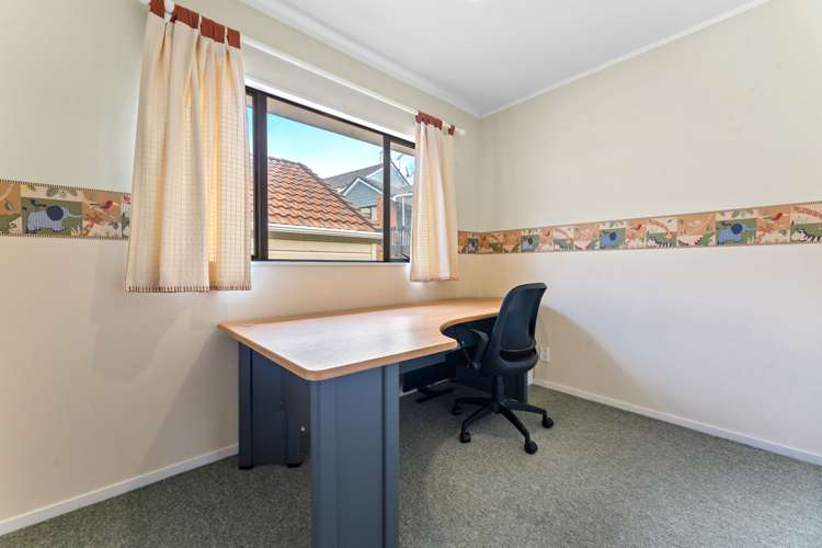 2/12 Helicon Place Totara Vale_15