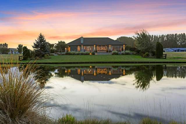 Cricket legend Sir Richard Hadlee selling his luxury golf course home