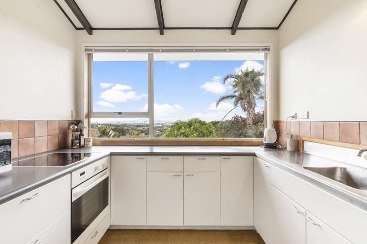 2/253 Glenfield Road Hillcrest_7