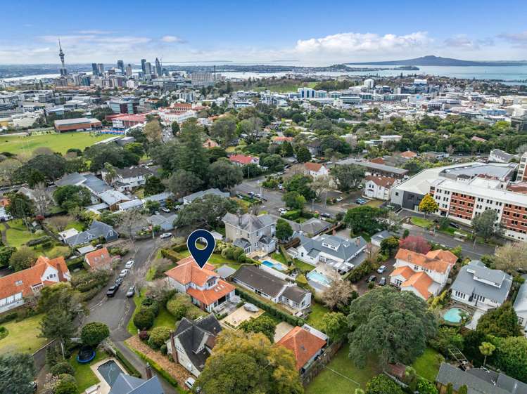 4 Castle Drive Epsom_27