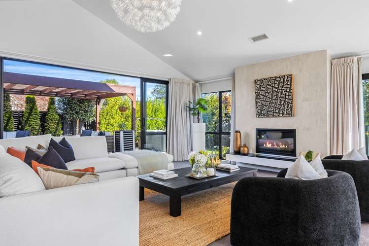 6 Waitikiri Square Parklands_8