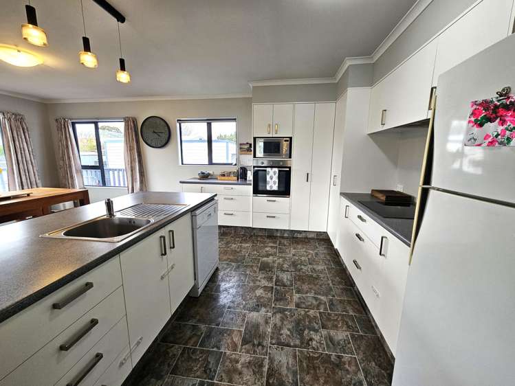 8 Macandrew Street Owaka_10