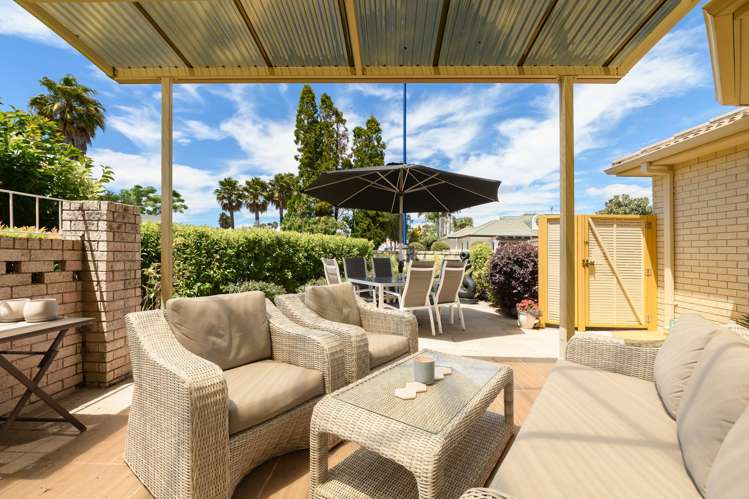 2 Florida Key Papamoa_9