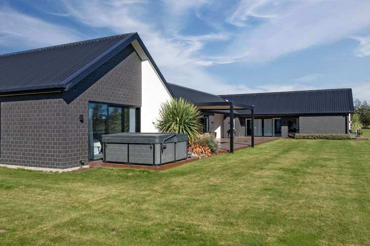 162 Beach Road East Elgin_2