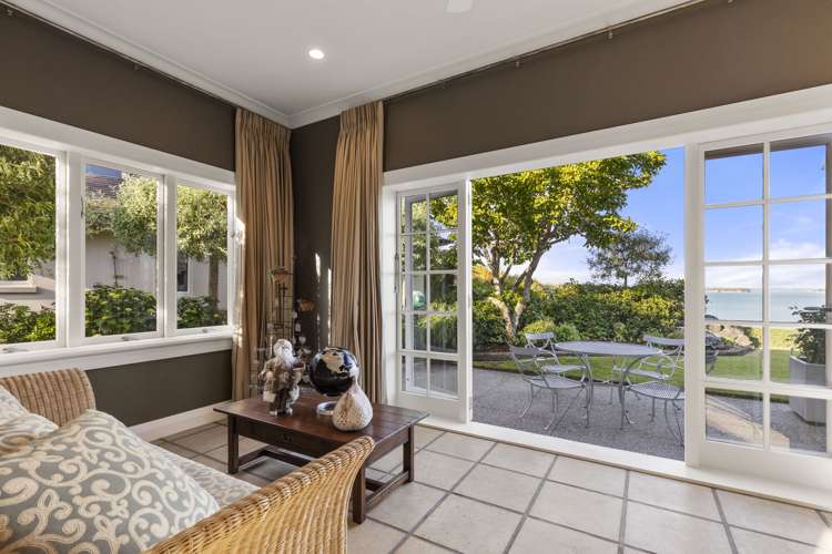 1 Marine Parade Piha_24