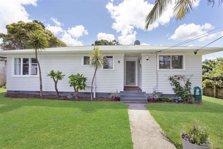 28 Queen Mary Avenue New Lynn_13