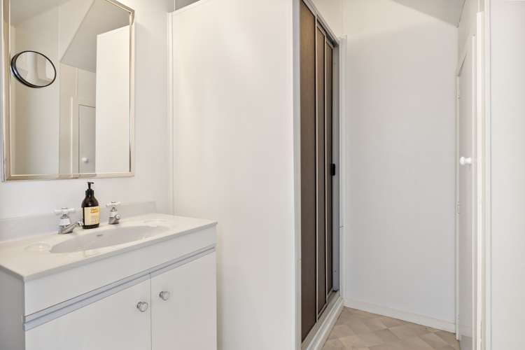 64 Cliffs Road Saint Clair_23