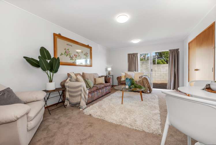 4 Dorrington Place Eastern Beach_24