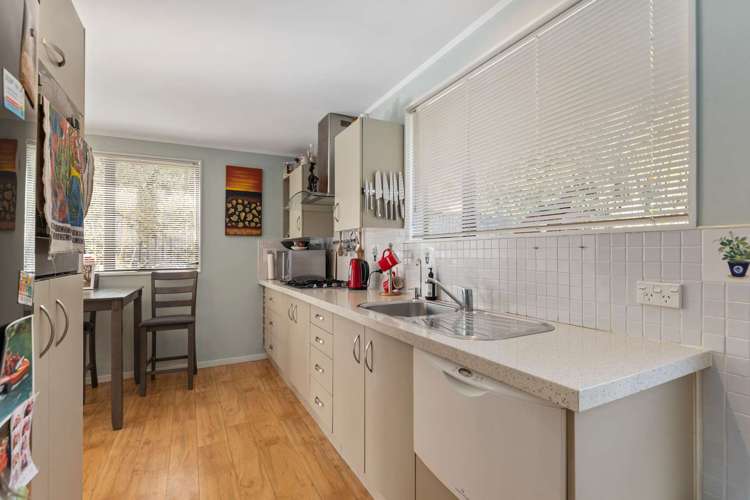 2/115 Beach Road Pahurehure_15