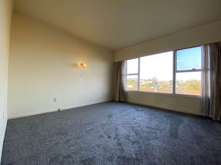 2/8 Knightsbridge Drive Forrest Hill_7