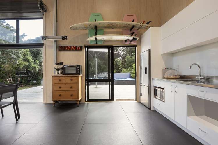 21 & 21a Beach Valley Road Piha_20