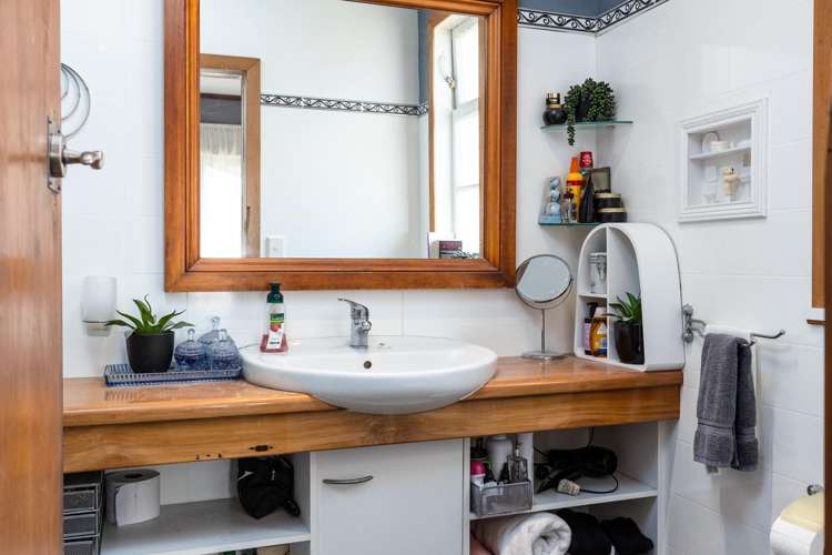 147 Waikawa Road Picton_11