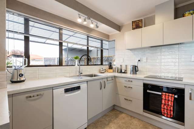 43 Lansdowne Crescent Glenview_4