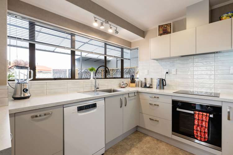 43 Lansdowne Crescent Glenview_4