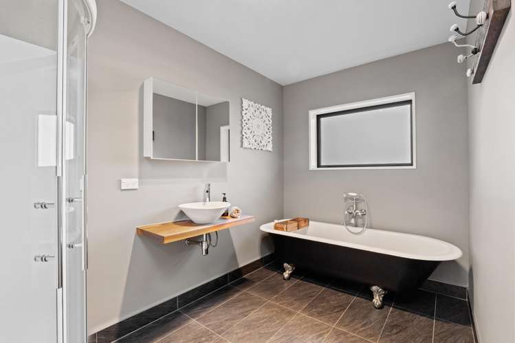 5808 West Coast Road Springfield_21