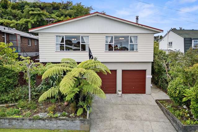 Spacious Family Living with Harbour Views