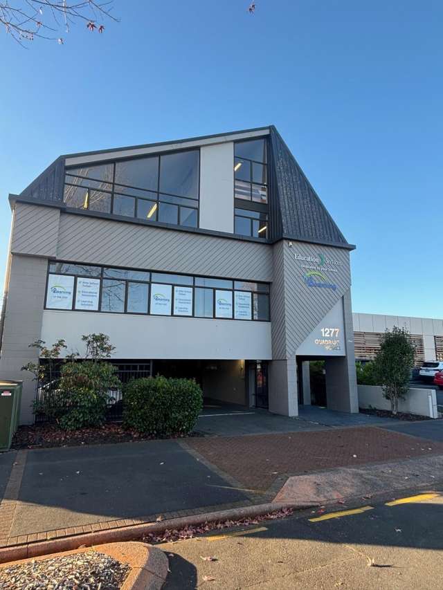Lift serviced office space