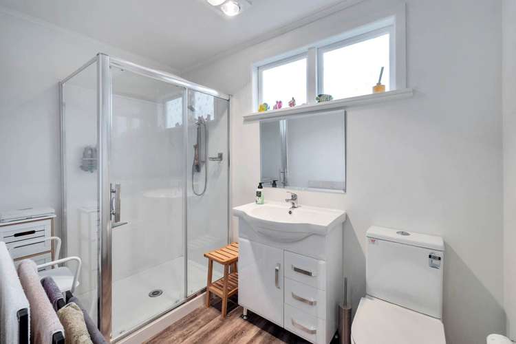 332 Glengarry Road Glen Eden_8