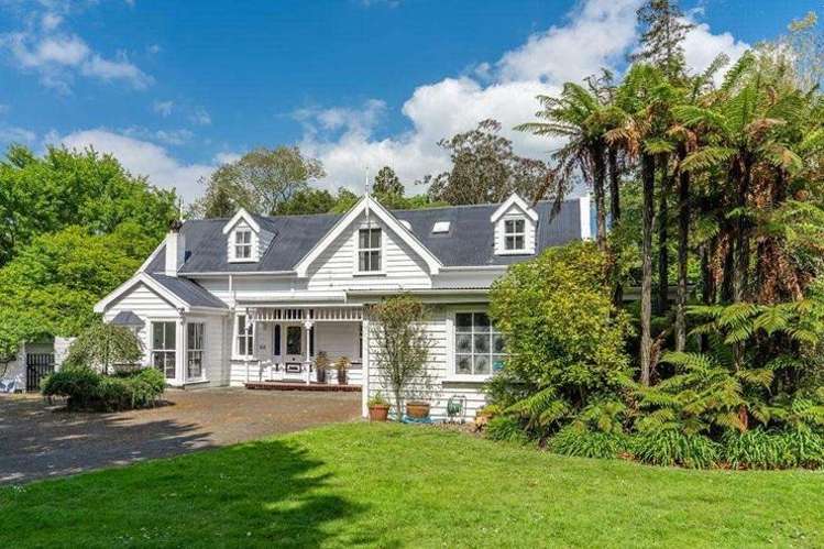 Grand Waihi home that once hosted stars and ‘cranks of every colour and creed’ up for grabs