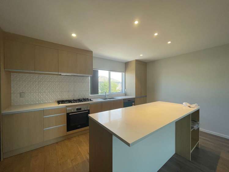 101 Bordeaux Parade Te Atatu South_4