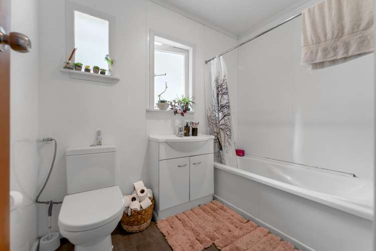 48 Sutton Crescent Papakura_14