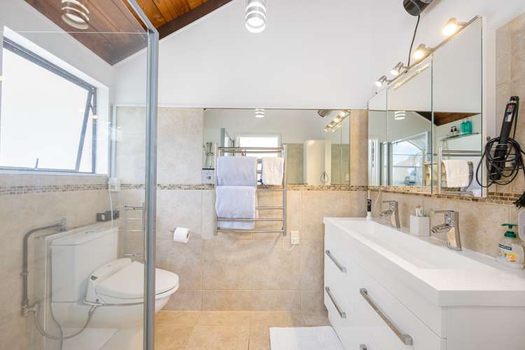 1126 Whangaparaoa Road Tindalls Beach_19