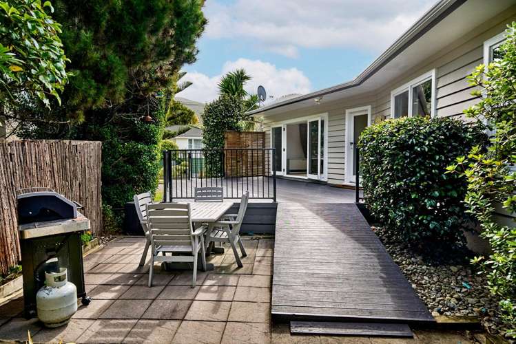 13 St Edmund Crescent Tawa_23