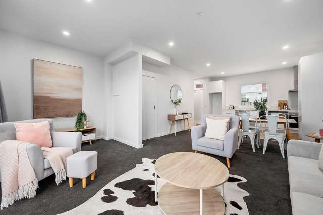 A Must-See 3 Bed Freehold Townhouse