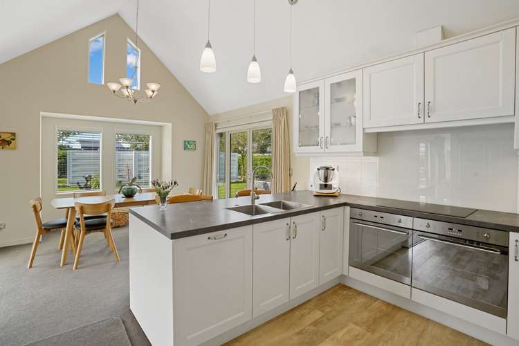 4 Barnsley Crescent West Melton_2