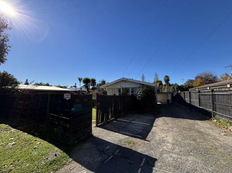 732 River Road Chartwell_2