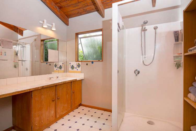 8 Sunkist Bay Road Beachlands_10