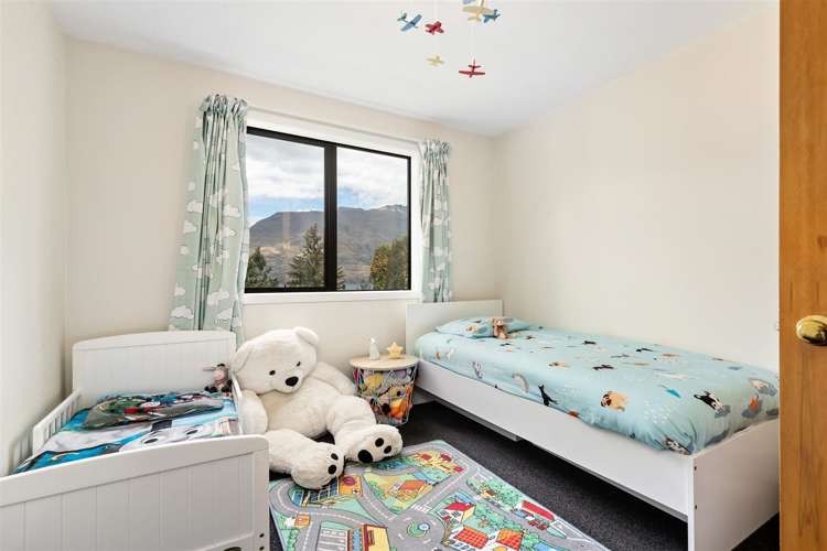 17 Thorn Crescent Fernhill/Sunshine Bay_12