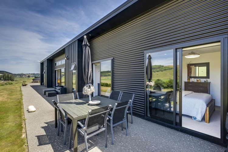 8 Riverview Drive Otane_15